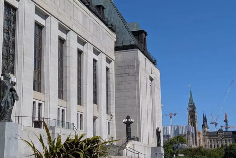 Traduction à la Cour suprême : la saga judiciaire n’est pas terminée 
