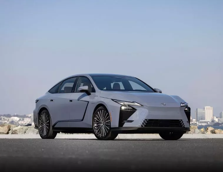 Lexus introduit la gamme ES 2027 100 % électrifiée au Canada